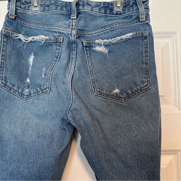 Abercrombie & Fitch Annie High Rise girlfriend distressed jean. - Picture 6 of 7